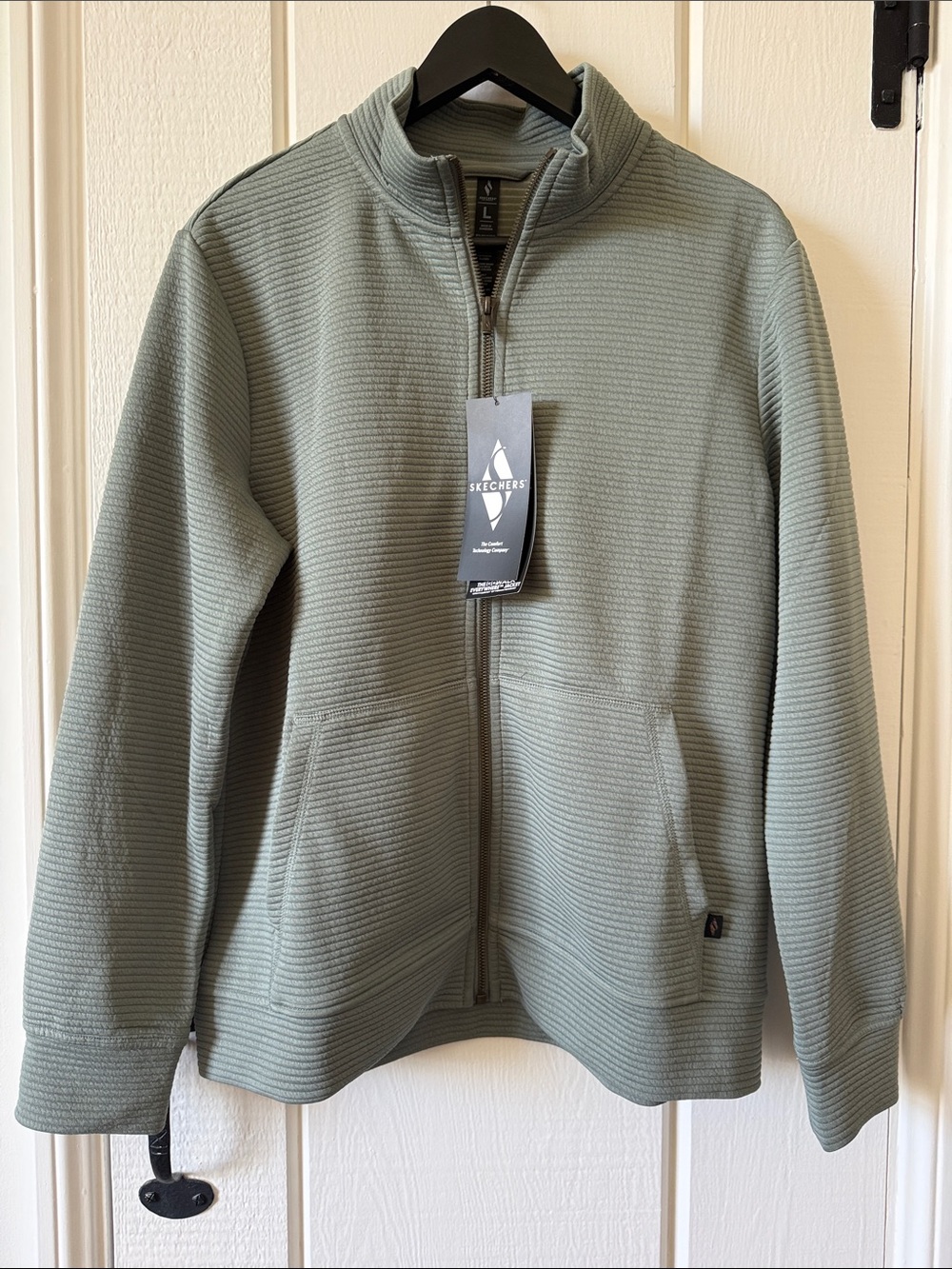 NWT Skechers zip-up size L
